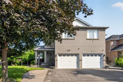Semi-Detached in Mississauga