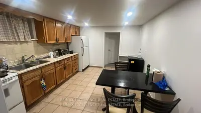 25 Garratt (room) Boulevard, Toronto, On M3k 1s8