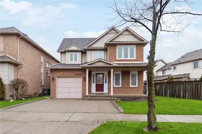 Detached in Burlington