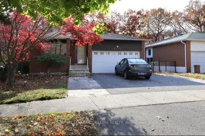 Detached in Oakville