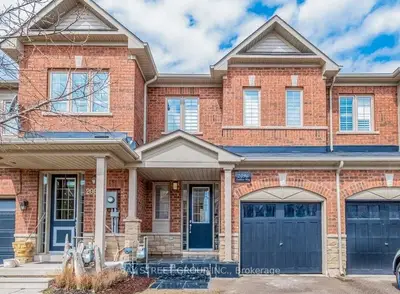 Att/Row/Townhouse in Oakville