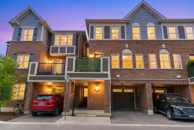 Att/Row/Townhouse in Milton