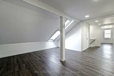 564 Lyons Lane 2, Oakville, On L6j 2y1