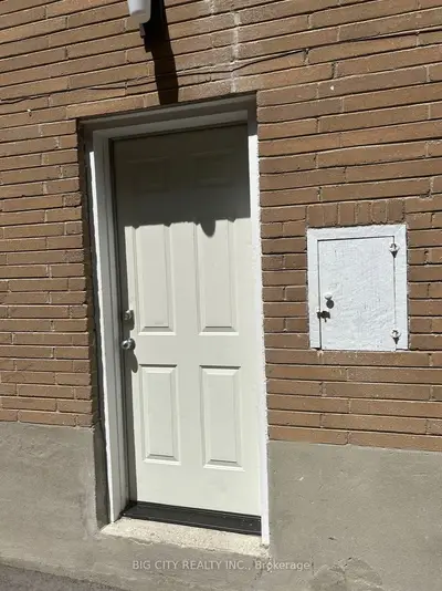 107 Brookhaven Drive Lower, Toronto, On M6m 4p1