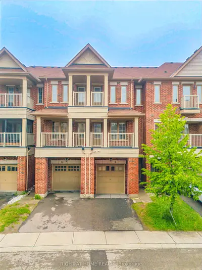 Att/Row/Townhouse in Brampton