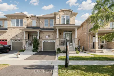 Att/Row/Townhouse in Brampton