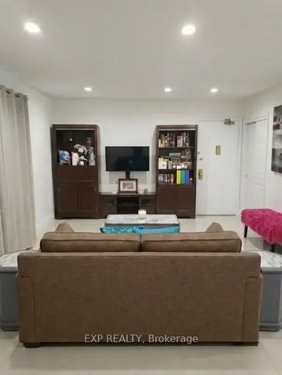 256 Lakeshore Road E 3, Mississauga, On L5g 1g9
