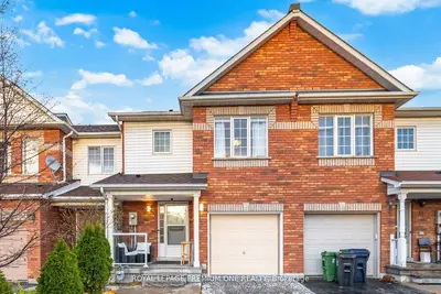 Att/Row/Townhouse in Toronto