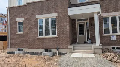 Att/Row/Townhouse in Milton