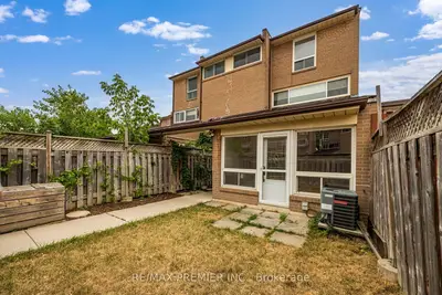 248 John Garland Boulevard 82, Toronto, On M9v 1n8