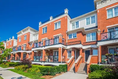 Condo Townhouse in Oakville