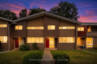 Condo Townhouse in Mississauga