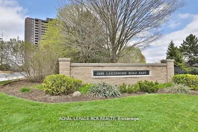 1535 Lakeshore Road E 205, Mississauga, On L5e 3e2