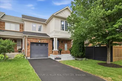 Att/Row/Townhouse in Oakville
