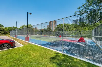 11 Wincott Drive 1104, Toronto, On M9r 2r9