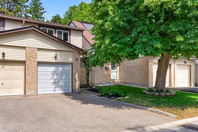 Condo Townhouse in Mississauga