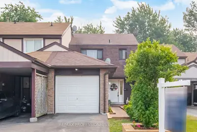 Att/Row/Townhouse in Brampton