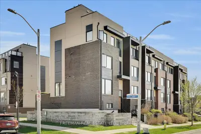 Att/Row/Townhouse in Toronto