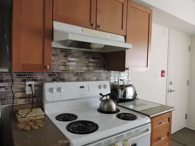 710 Neighbourhood Circle 5, Mississauga, On L5b 0b4