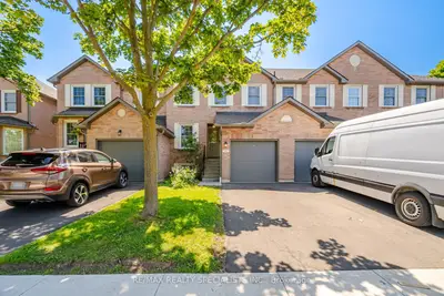 Condo Townhouse in Burlington