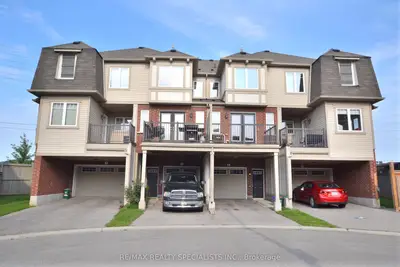 Att/Row/Townhouse in Milton
