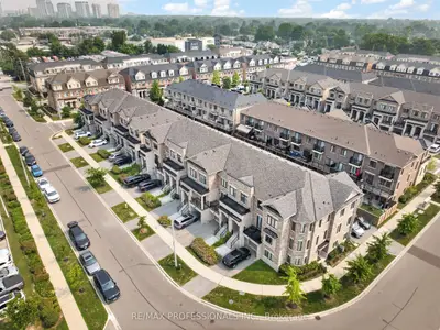 Condo Townhouse in Toronto