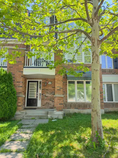 Att/Row/Townhouse in Milton