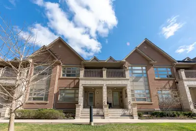Condo Townhouse in Oakville