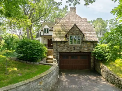 7 Riverside Trail, Toronto, On M6s 1g6