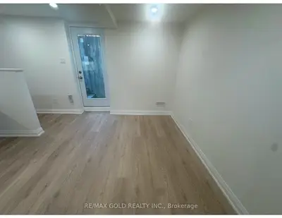 18 Hullen Crescent Lower Level, Toronto, On M9w 7c1