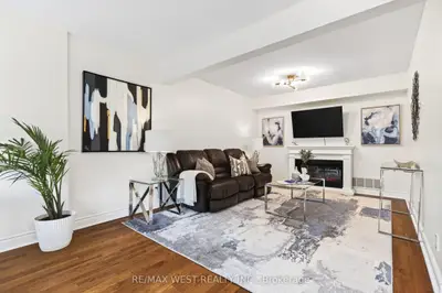 Condo Townhouse in Burlington