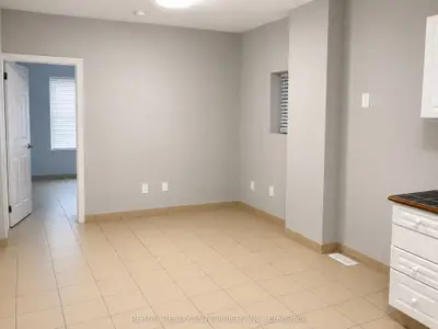 1136 Dufferin Street Main, Toronto, On M6h 4b6