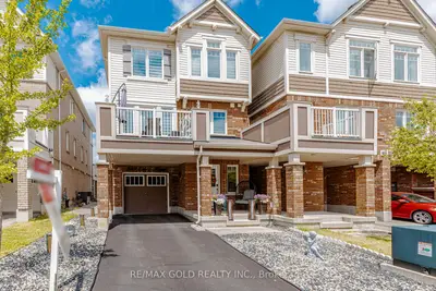 Att/Row/Townhouse in Milton