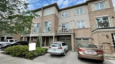 Att/Row/Townhouse in Milton