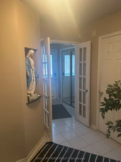 5550 Cosmic Crescent, Mississauga, On L4z 3r9