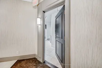 25 Earlington Avenue 307, Toronto, On M8x 3a3