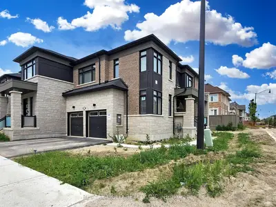 Att/Row/Townhouse in Brampton
