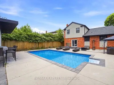 3656 Sawmill Valley Drive, Mississauga, On L5l 2p6
