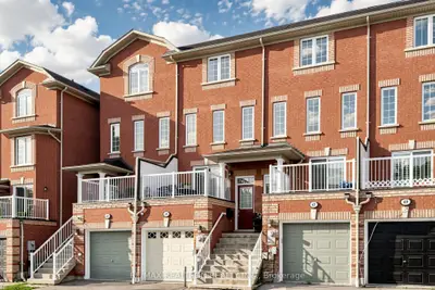 Att/Row/Townhouse in Toronto