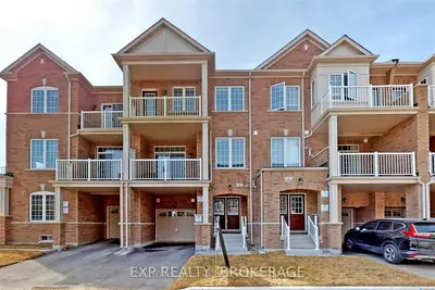 Att/Row/Townhouse in Brampton