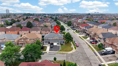 52 Junction Crescent, Brampton, On L7a 2g9