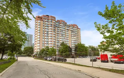 25 Fairview Road W 1410, Mississauga, On L5b 3y8
