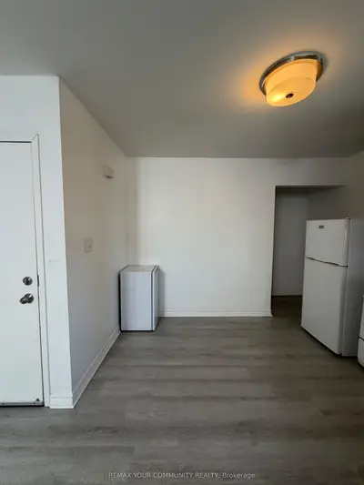 129 Morrison Avenue 2nd Floor, Toronto, On M6e 1m5