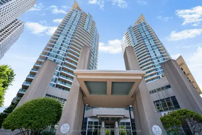 Condo Apartment in Mississauga