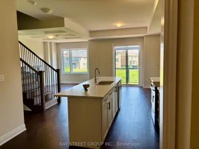 Att/Row/Townhouse in Oakville