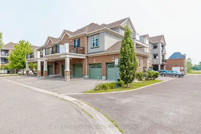 Condo Townhouse in Oakville