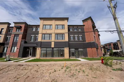 Att/Row/Townhouse in Oakville