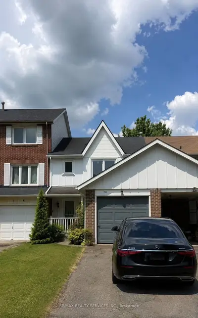 Att/Row/Townhouse in Brampton