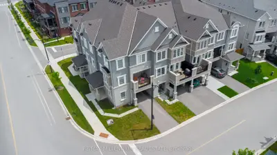 Att/Row/Townhouse in Milton