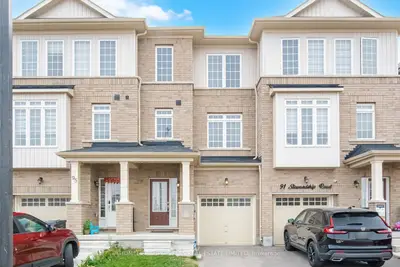 Att/Row/Townhouse in Brampton